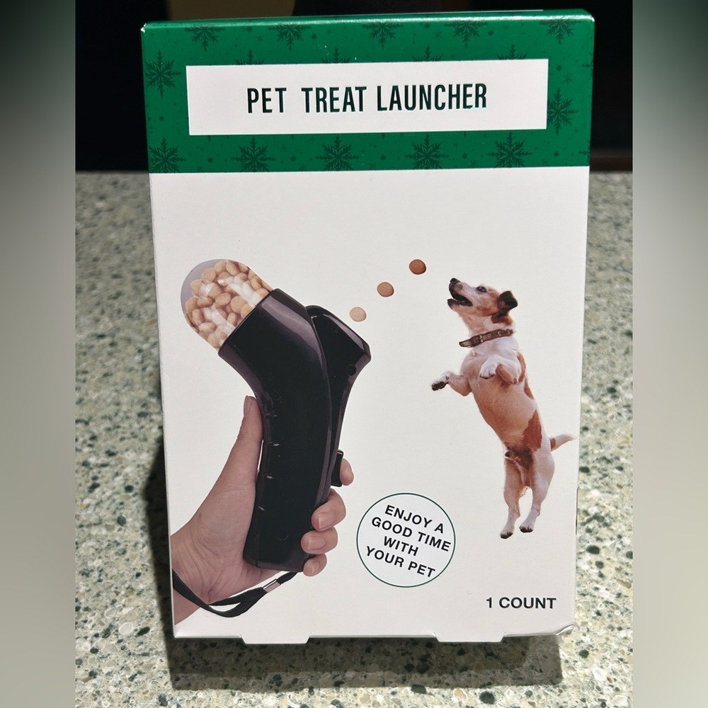 NWT-Pet Treat Launcher Toy/Fun Dog Training & reward Toy.